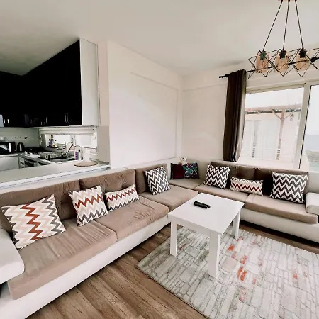 Flat With Roof Terrace And Sea View In Kyrenia 아파트