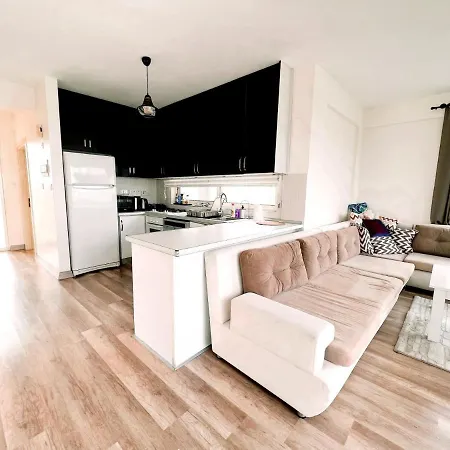 Flat With Roof Terrace And Sea View In Kyrenia 아파트 *