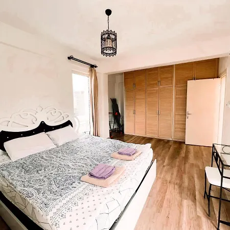 Flat With Roof Terrace And Sea View In Kyrenia 키레니아