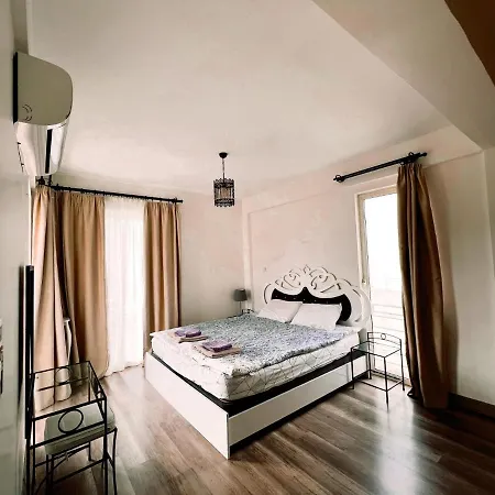Flat With Roof Terrace And Sea View In Kyrenia