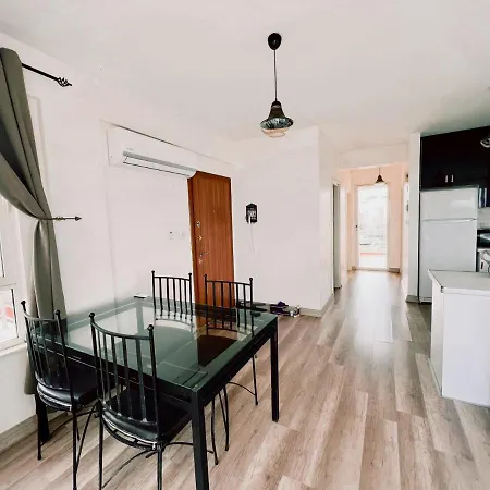 Flat With Roof Terrace And Sea View In Kyrenia *