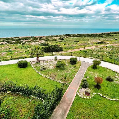 Flat With Roof Terrace And Sea View In Kyrenia